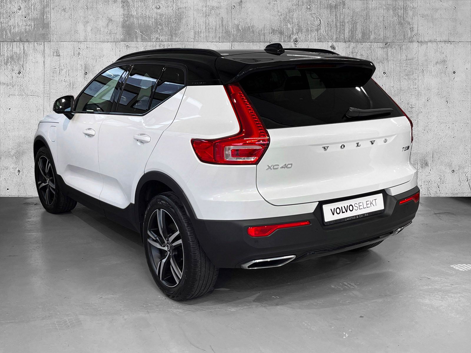 2020 Volvo XC40 T5 Twin Engine FWD R-design image