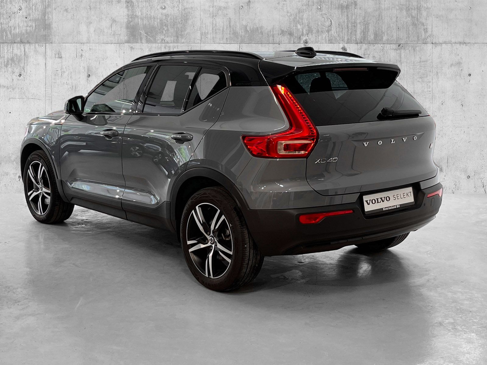 2021 Volvo XC40 T5 Twin Engine FWD R-design image