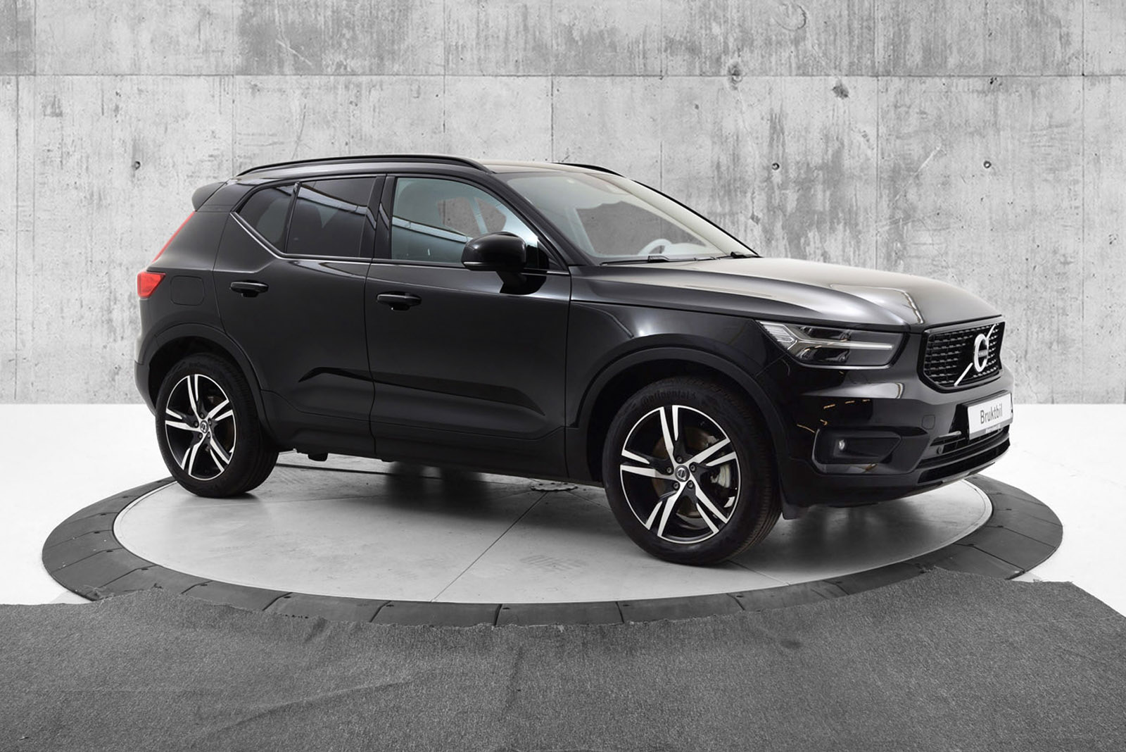 2021 Volvo XC40 T5 Twin Engine FWD R-design image