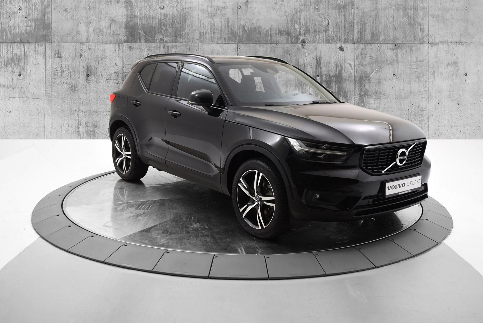 2021 Volvo XC40 T5 Twin Engine FWD R-design image