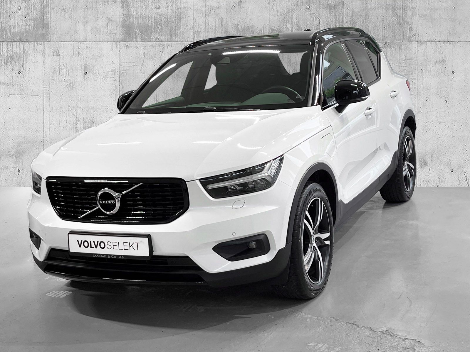 2020 Volvo XC40 T5 Twin Engine FWD R-design image