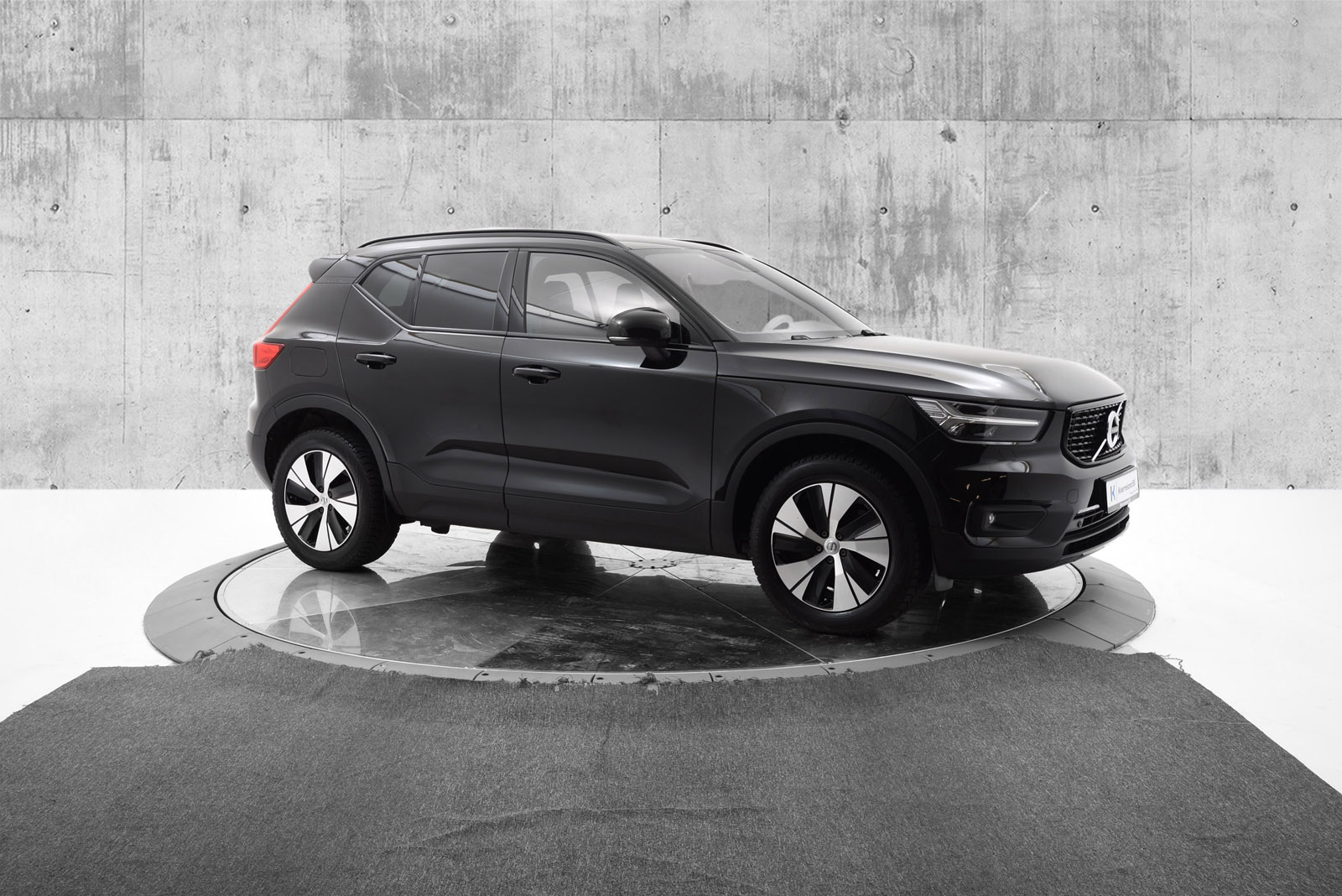 2021 Volvo XC40 T5 Twin Engine FWD R-design image