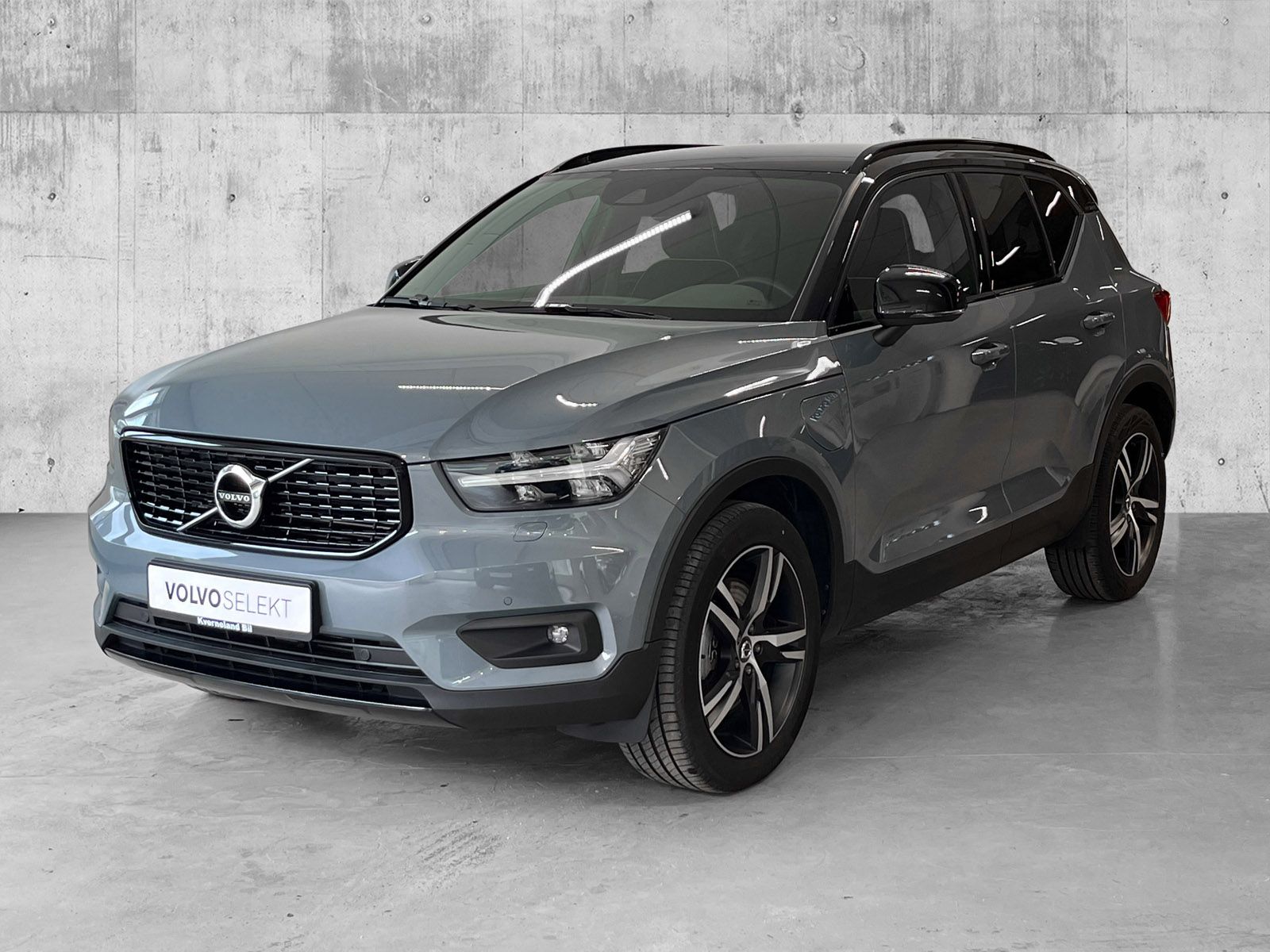 2021 Volvo XC40 T5 Twin Engine FWD R-design image