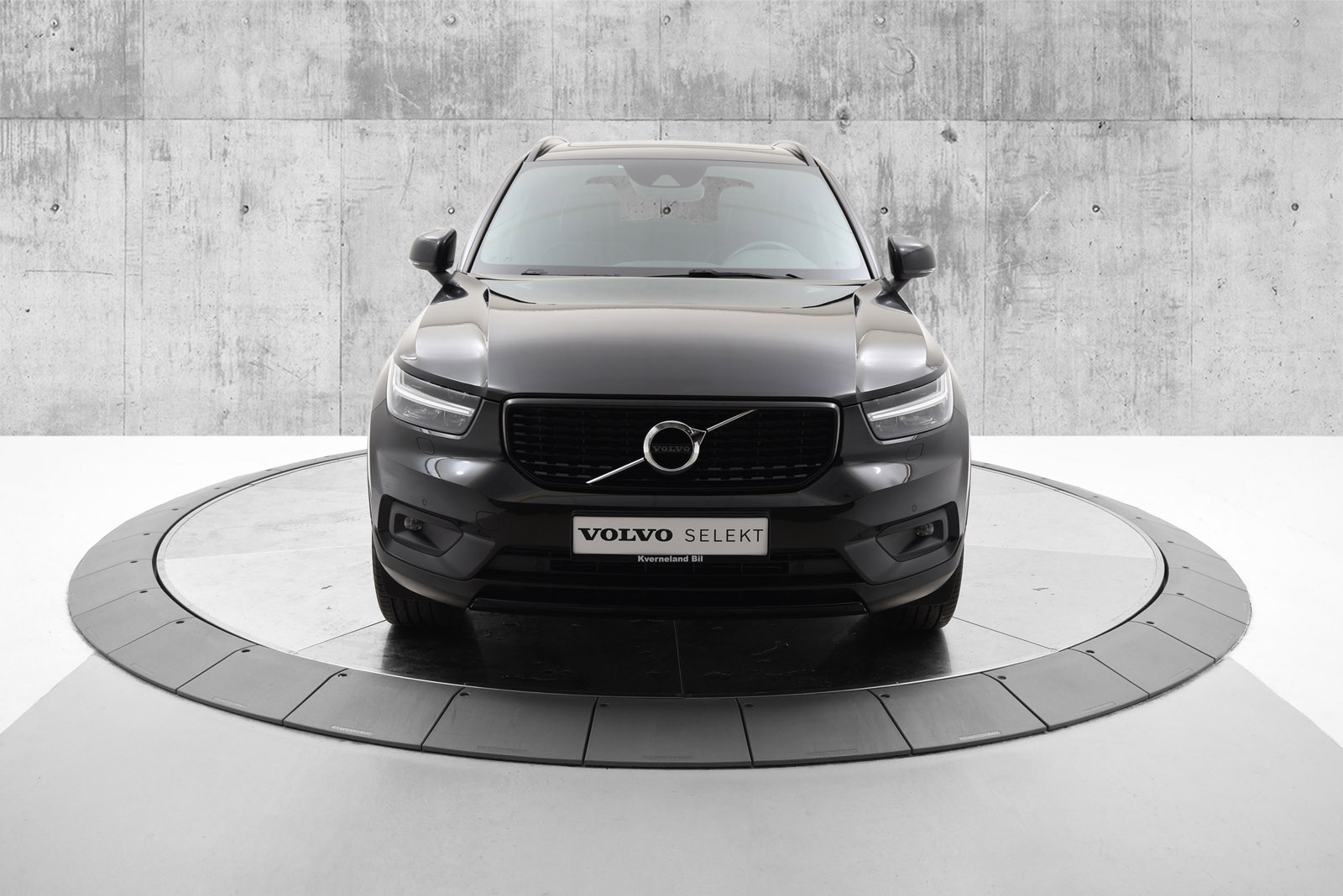 2021 Volvo XC40 T5 Twin Engine FWD R-design image