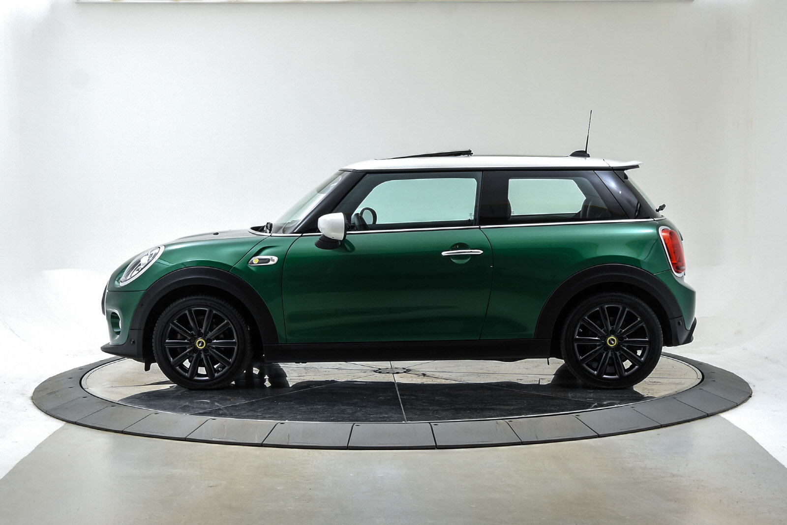 MINI Cooper SE, 184hp, 2020