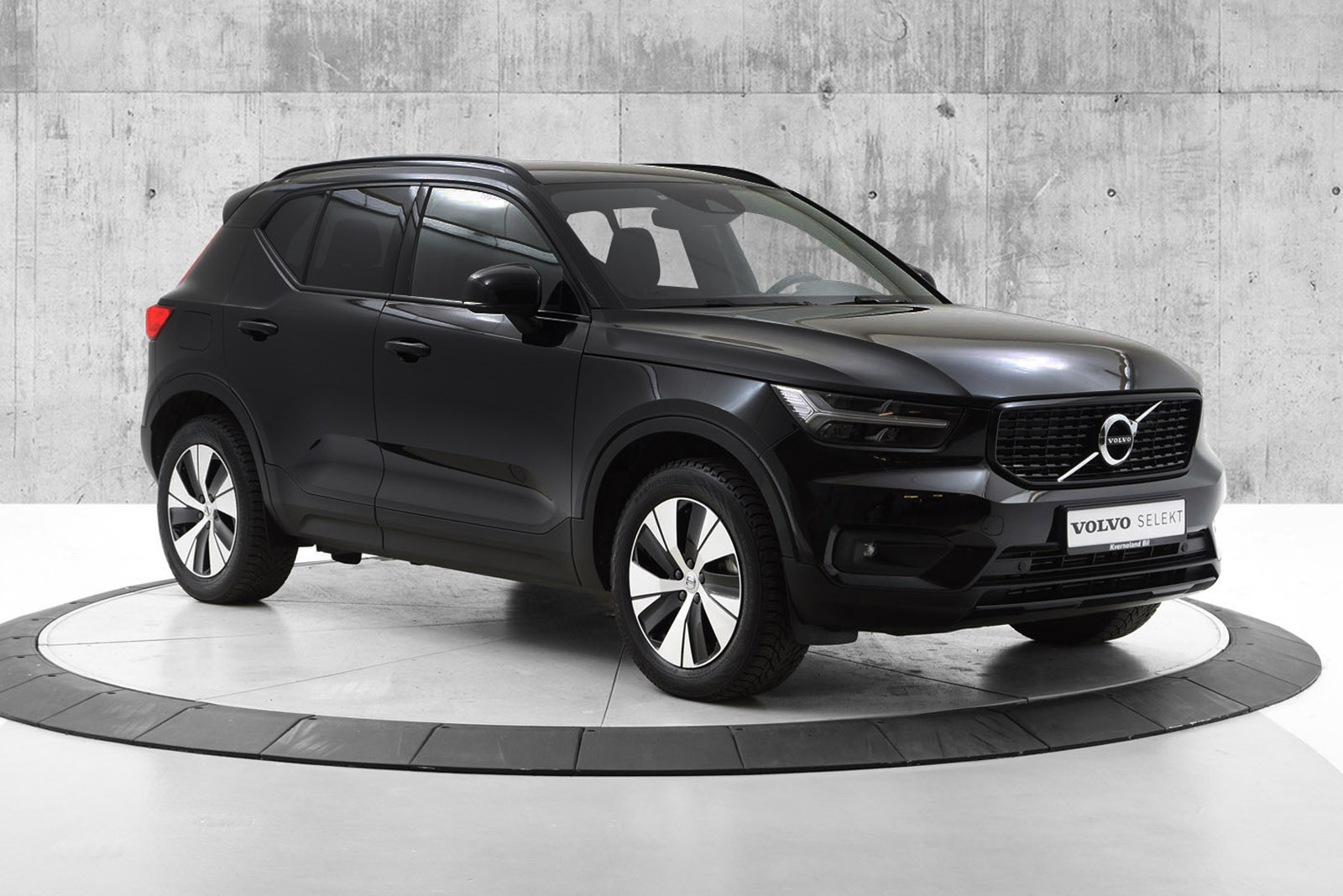 2021 Volvo XC40 T5 Twin Engine FWD R-design image